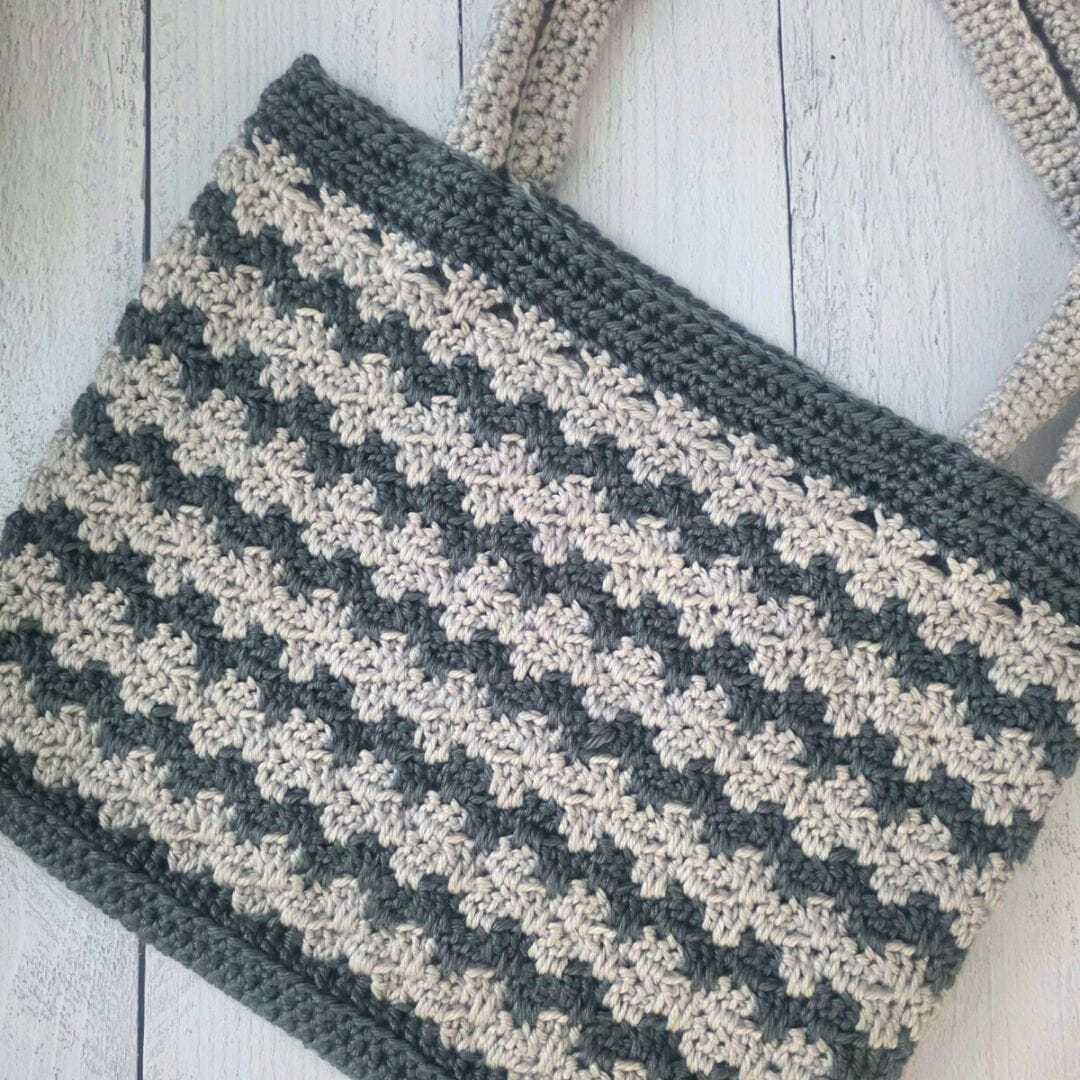 Free Crochet Pattern: Essentials Bag