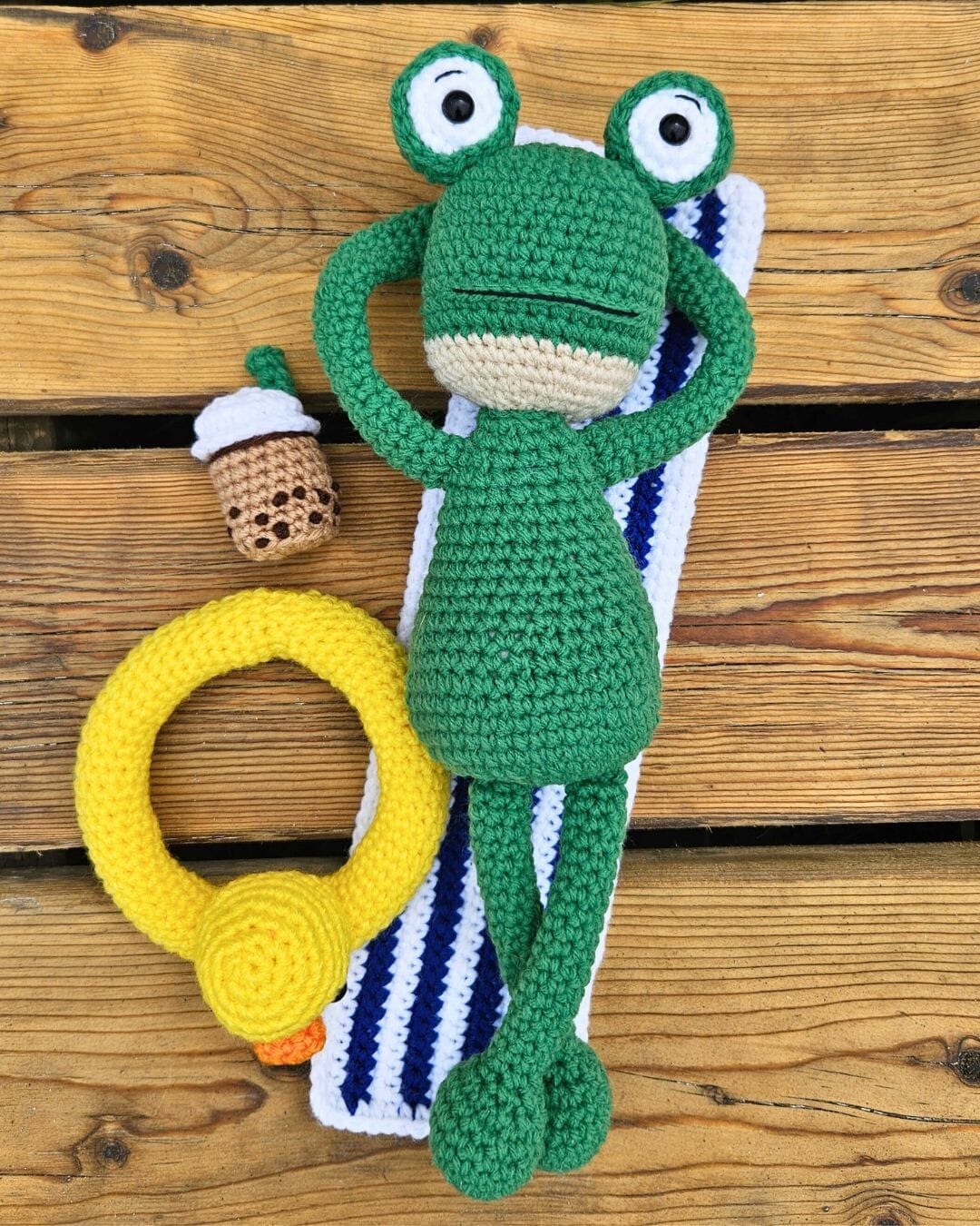 Free Amigurumi Crochet Pattern: Furlston the Frog